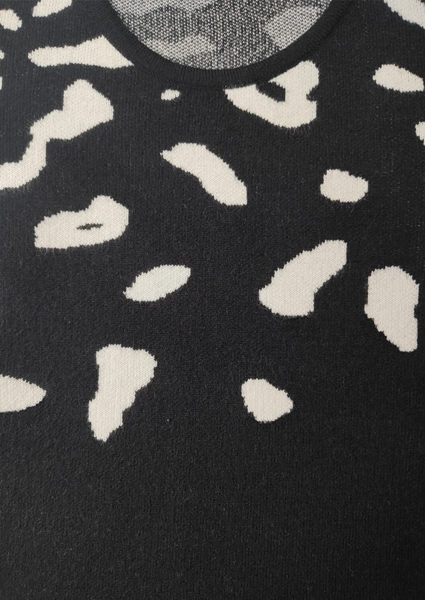 Sweater animal print negro 3