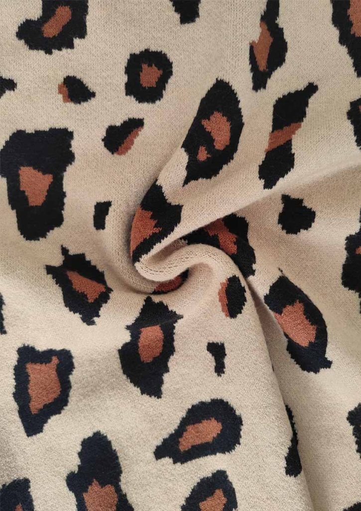 Sweater animal print de mujer con cuello redondo