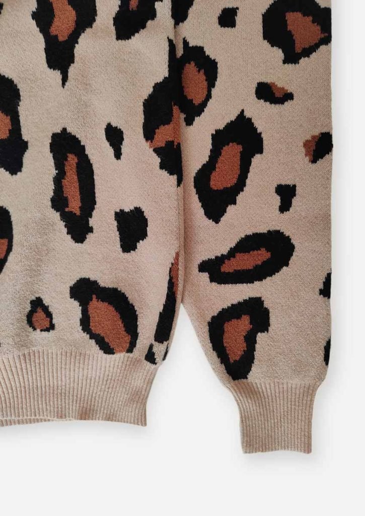 Sweater animal print de mujer con cuello redondo