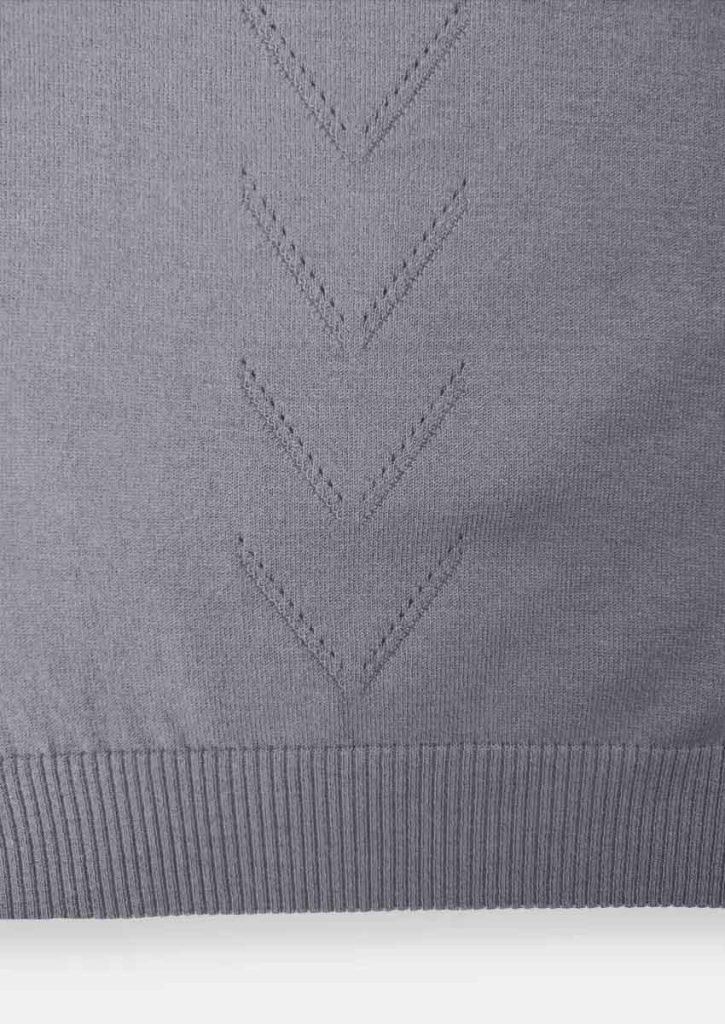 Sweater de mujer cuello redondo con calado en V gris