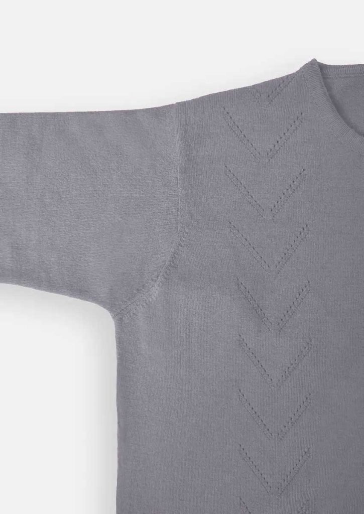 Sweater de mujer cuello redondo con calado en V gris