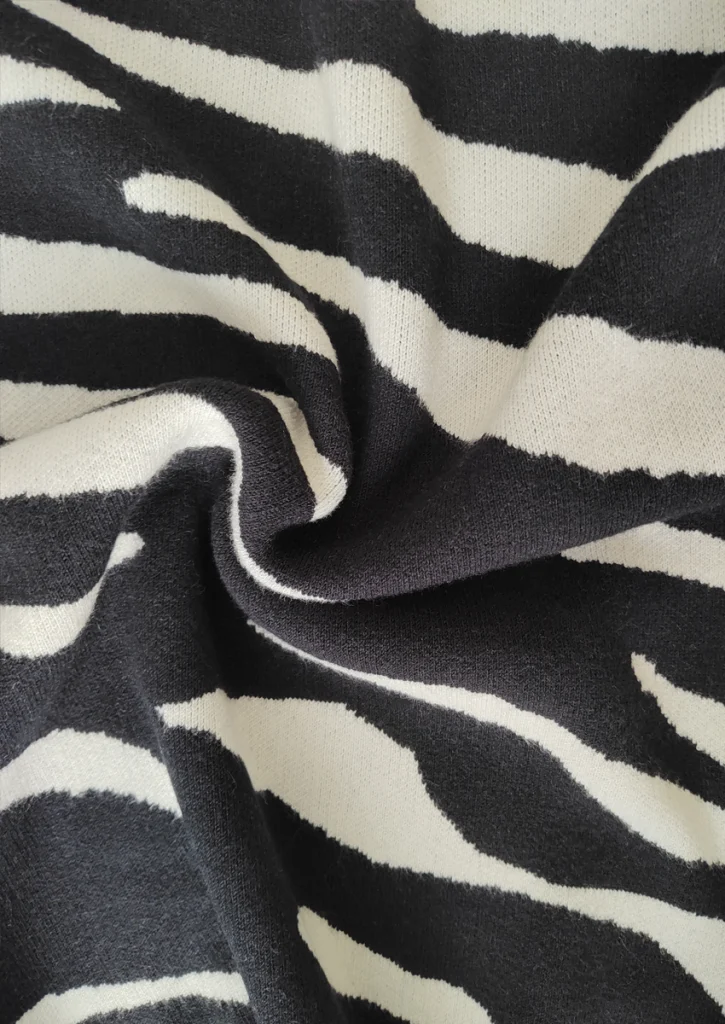 Sweater cebra negro y blanco 2