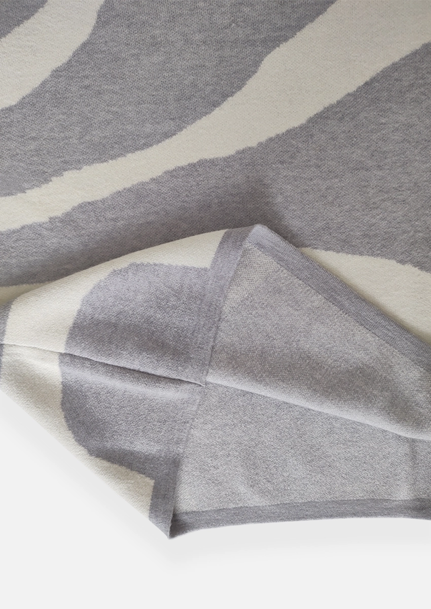 Sweater jackard manchas gris 3