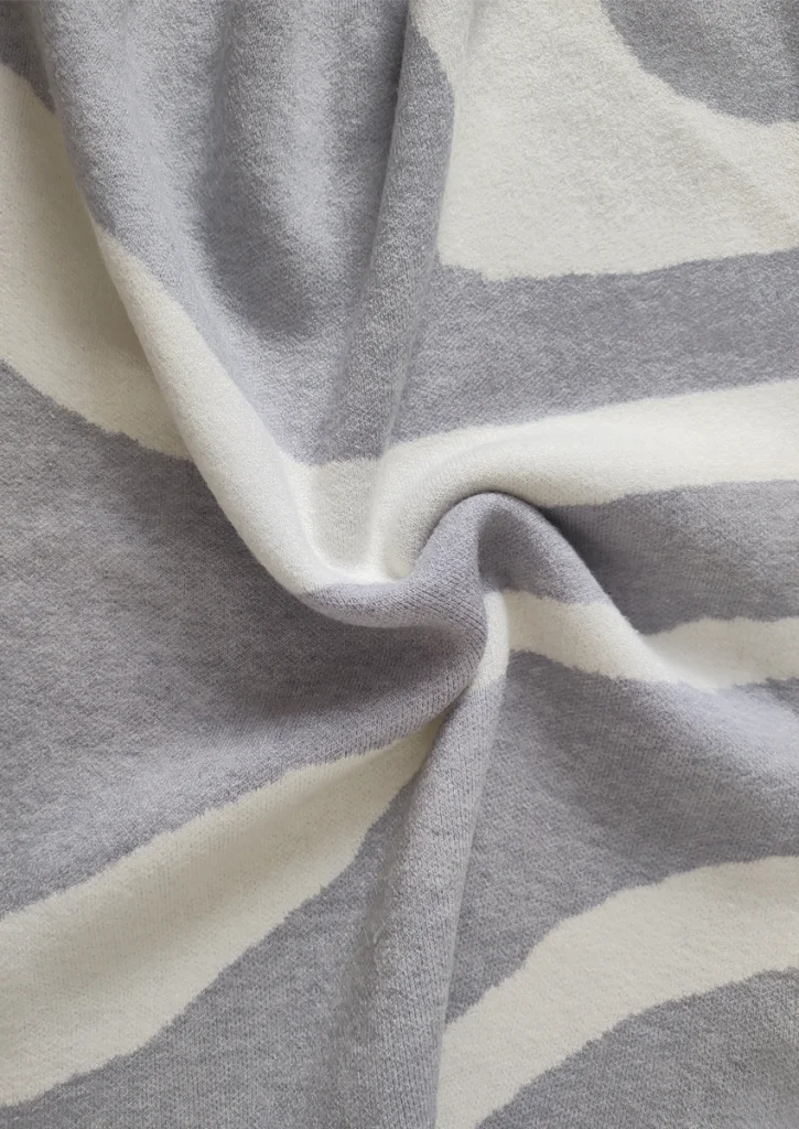 Sweater jackard manchas gris 4