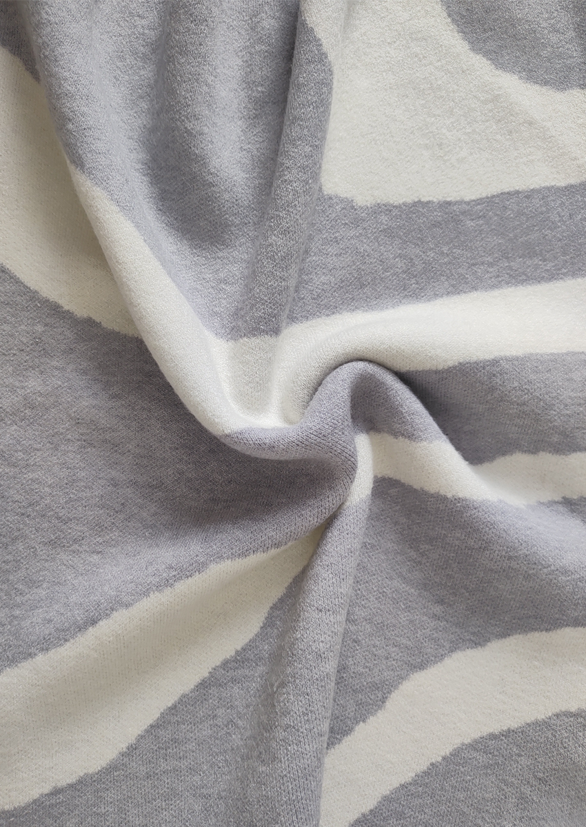 Sweater jackard manchas gris 4