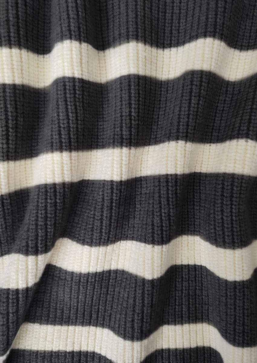 Sweater rayado de mujer con cuello redondo negro